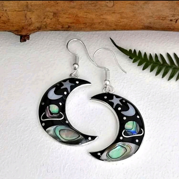 Nwt  Cresent Moon🌙 Earrings - Picture 4 of 4
